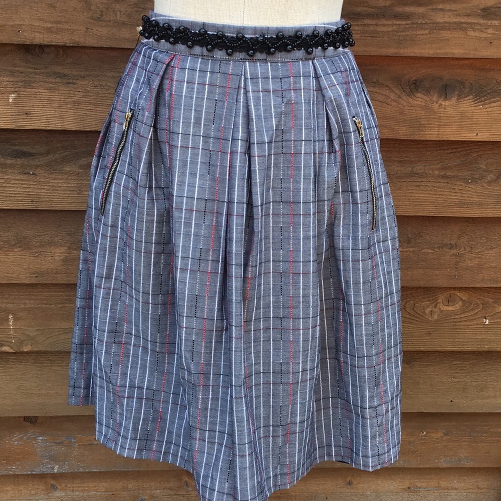 Endless rose Skirt.  Size large.​